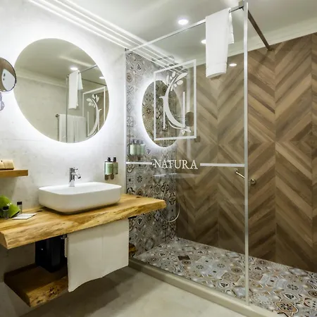 Natura Seasons Boutique فندق بورغاس