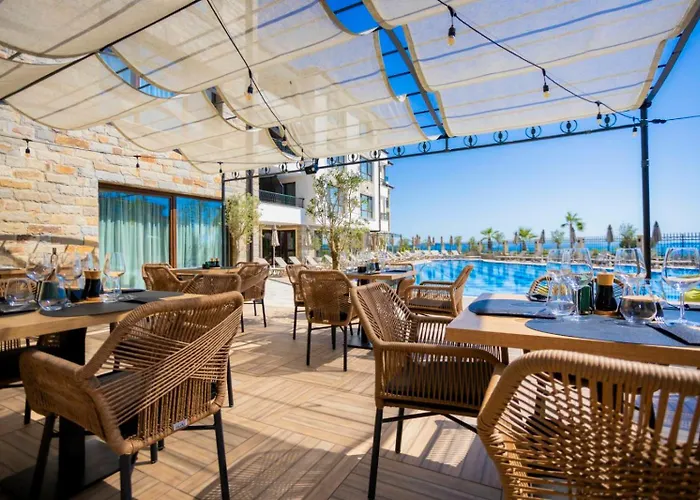 Хотел Natura Seasons Boutique